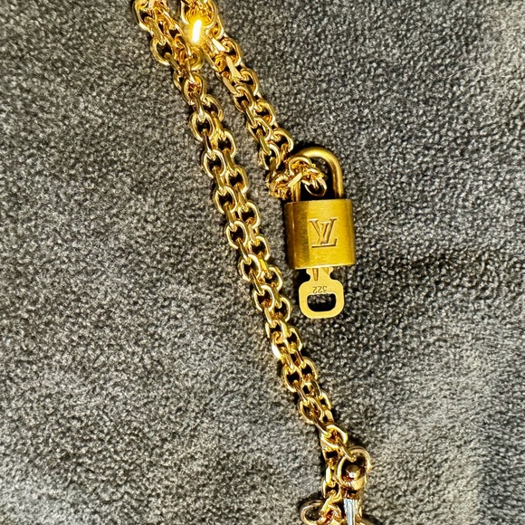 Louis Vuitton lock and key.  #322 - Picture 4 of 5